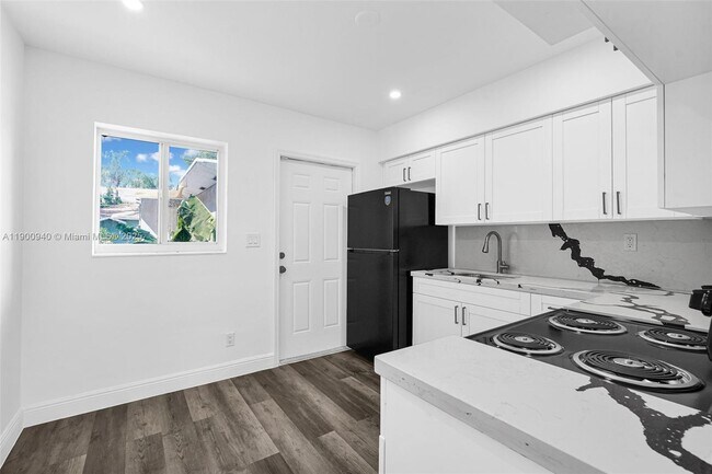 Photo - 2212 Roosevelt St Unidad 1