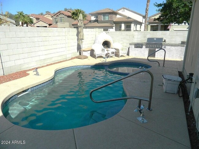 17210 W Elm St