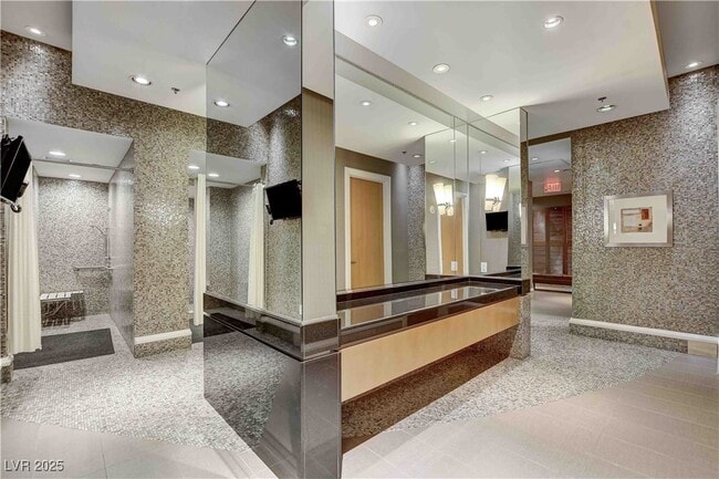 Building Photo - 2700 S Las Vegas Blvd Unit 3705