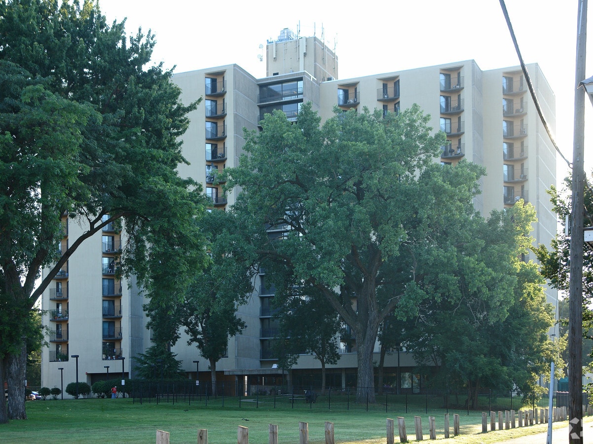Photo - Edgerton Hi-Rise