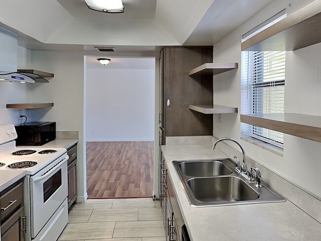 Photo - 2622 Lemon Tree Ln