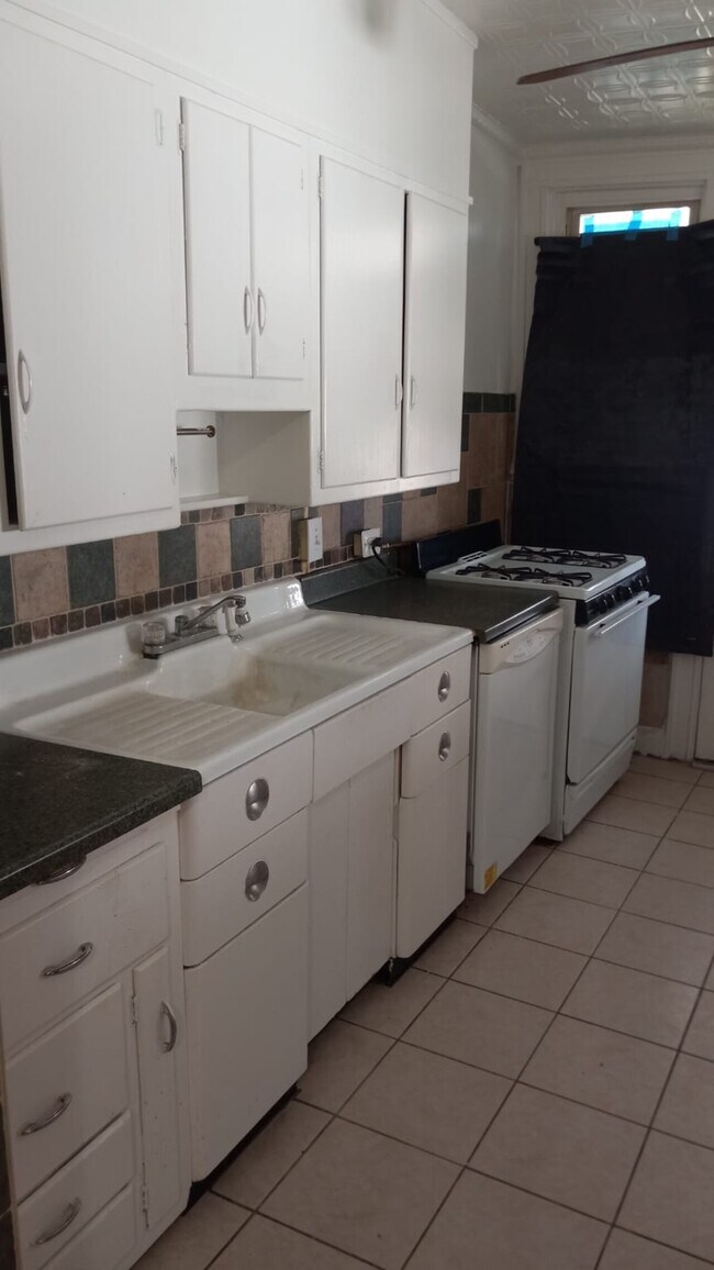 Photo - 3237 Kenyon Avenue