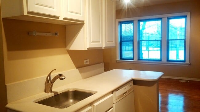 Photo - 5866 N Ridge Ave Unit 3