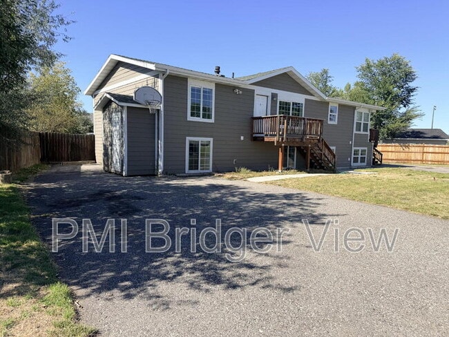 Building Photo - 510 S Circle Dr Unit A