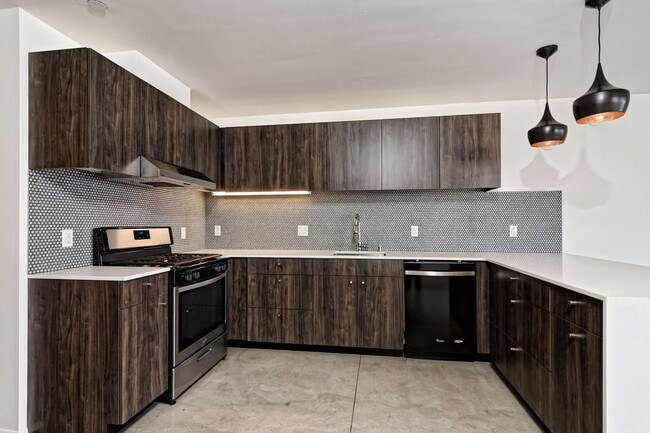 Building Photo - 2870 Fourth Ave Unit 310