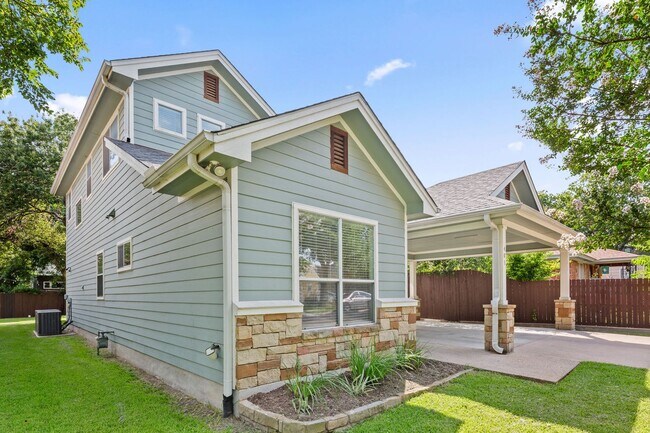 Photo - 401 Zennia St