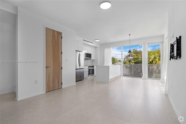 Building Photo - 4432 W Flagler St Unit UPPER Rental