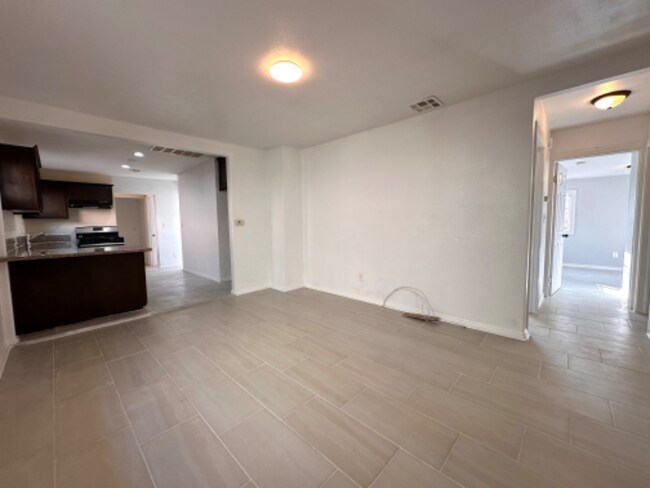 Photo - 532 W 77th St