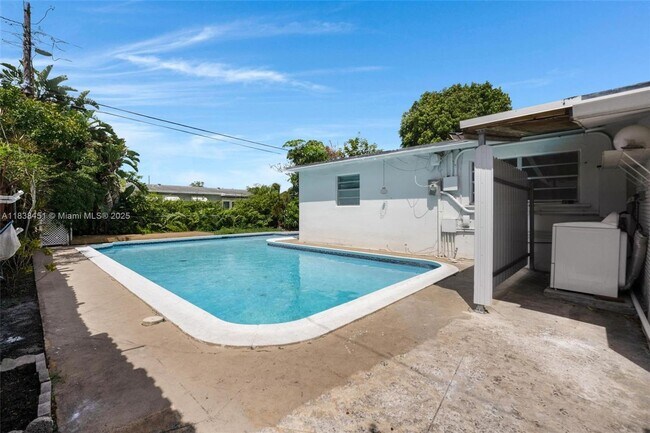 Photo - 700 SW 67th Ave