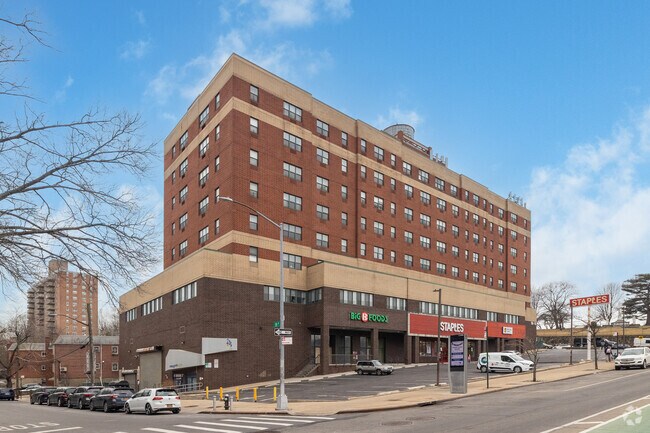 Signalized Intersection Corner Location - Queens Way