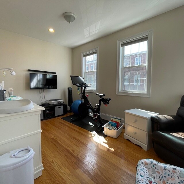 Photo - 211 W 9th St