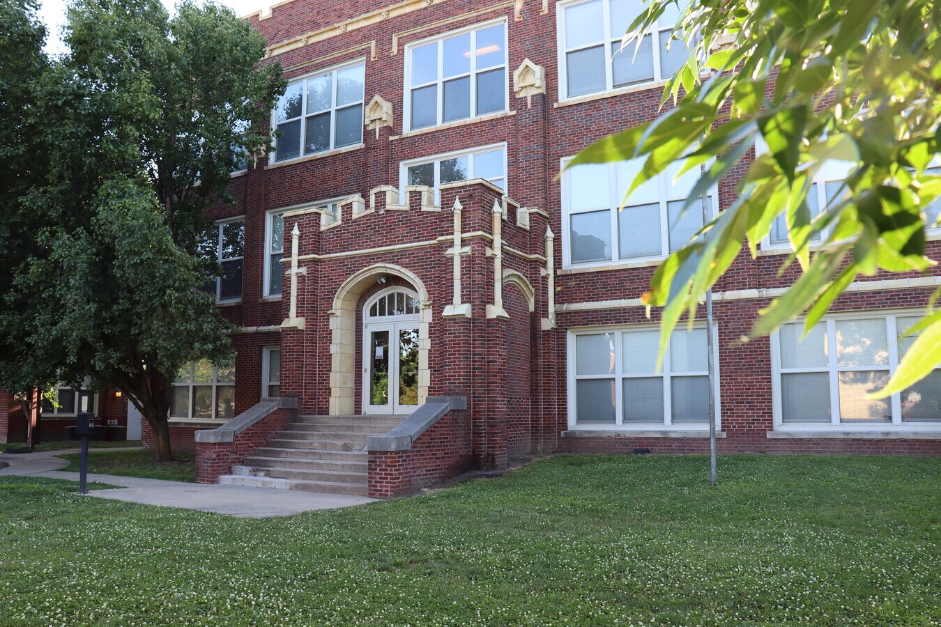 Roosevelt School Apartments - Roosevelt School Apartments