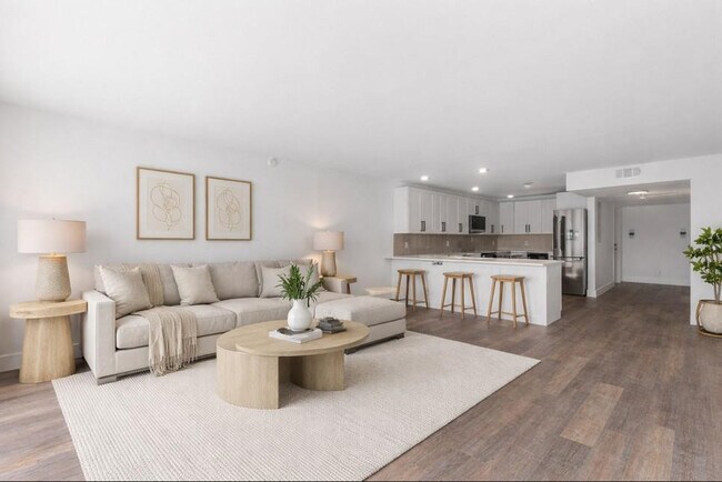 Building Photo - 2800 N Palm Aire Dr Unit 310