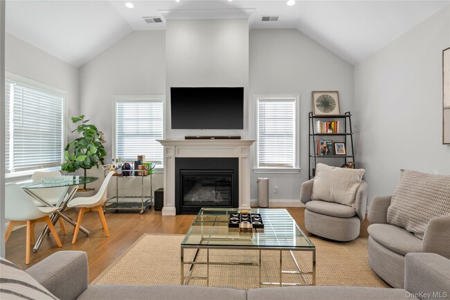 Photo - 280 Purchase St Unidad L