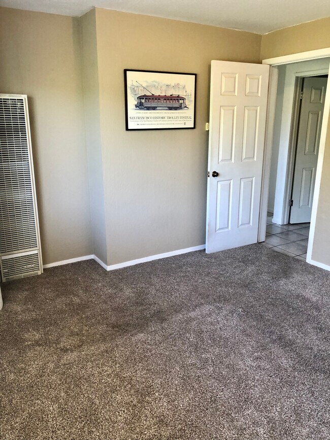 first bedroom view - 12 Hepburn Heights Rd Unidad B