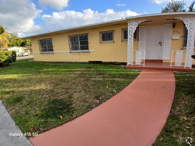 Building Photo - 2 bedroom in North Miami FL 33161 Rental