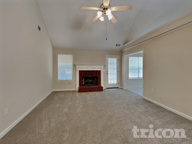 Photo - 50 Tufts Cir