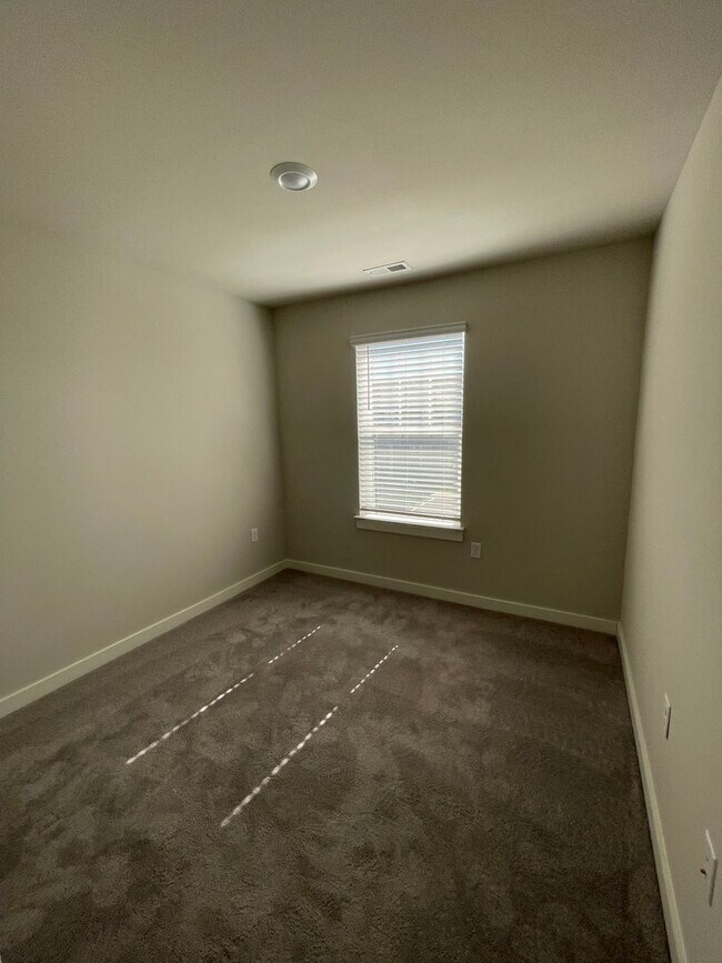 Triple Blackman ! 3bed 2.5 bath 1900 pe... Rental House Rental in