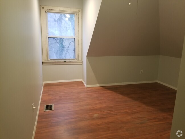 Building Photo - 411 N Craig St Unit 9 Rental