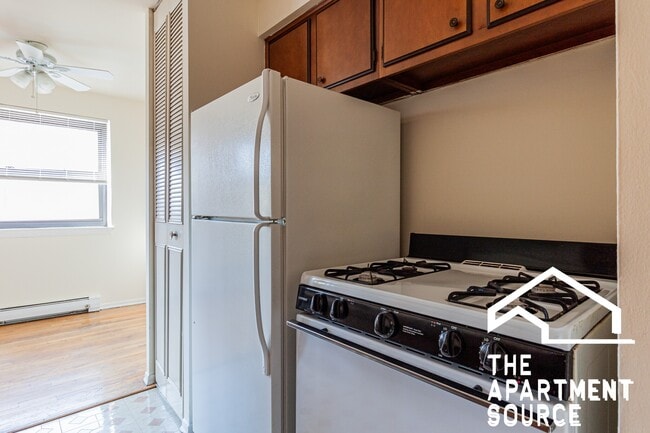 Building Photo - 660 W Wrightwood Ave Unit 217