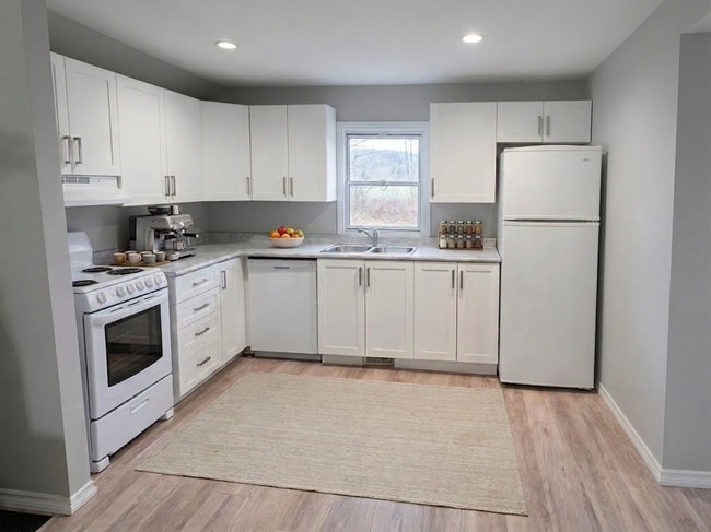 Photo - 26 Rockvale Ave Unit 2nd Floor
