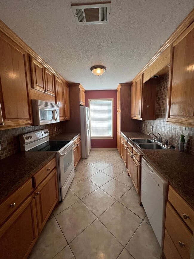 Photo - 2 bed, 1.5 bath beautiful townhouse