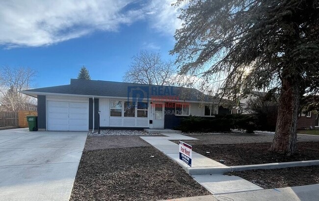 Building Photo - 2013 W Lake St