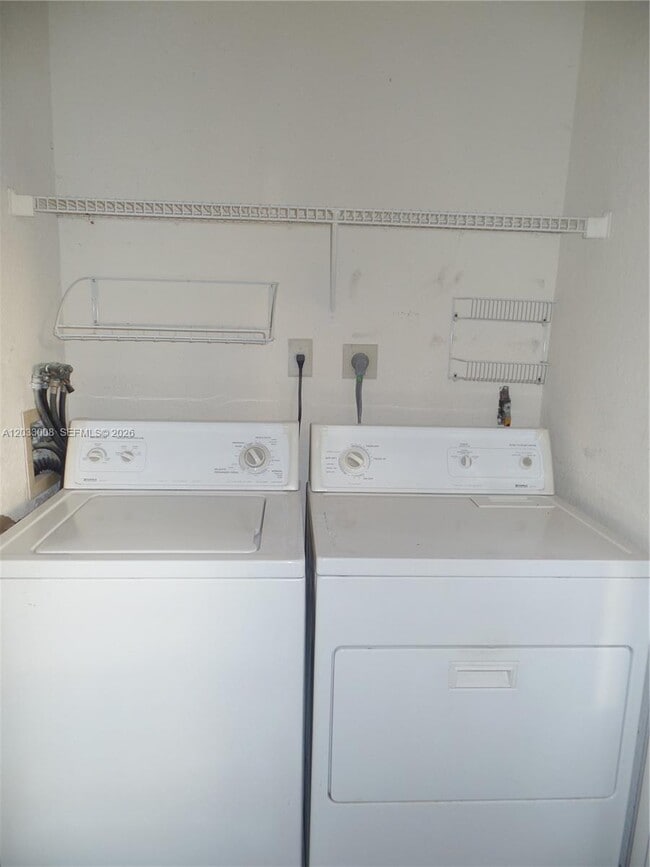 Photo - 2871 N Oakland Forest Dr Unidad 308