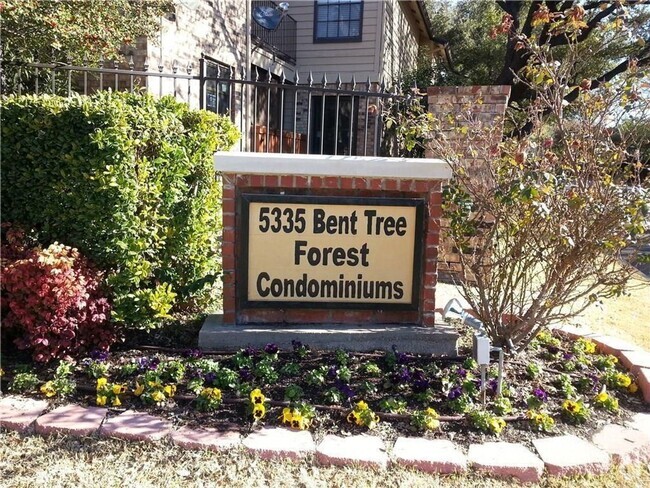 Building Photo - Bent Tree Forest Condo