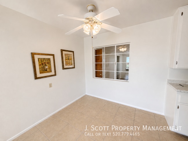 Photo - 924 W Mercer Ln