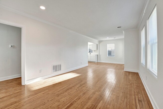 Photo - 3780 Shirlwood Ave