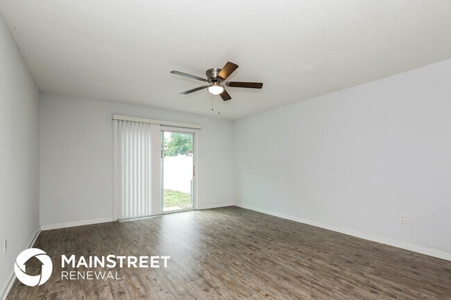 Photo - 530 Eiseman Wy
