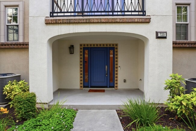Photo - Gorgeous 2 Bed, 2.5 Bath Townhome in Exclusive Reflection Community!