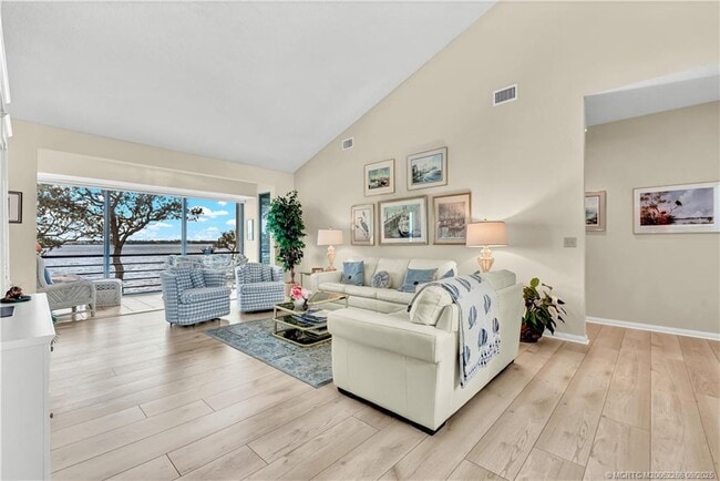 Building Photo - 2560 NW Seagrass Dr Unit 6B Rental
