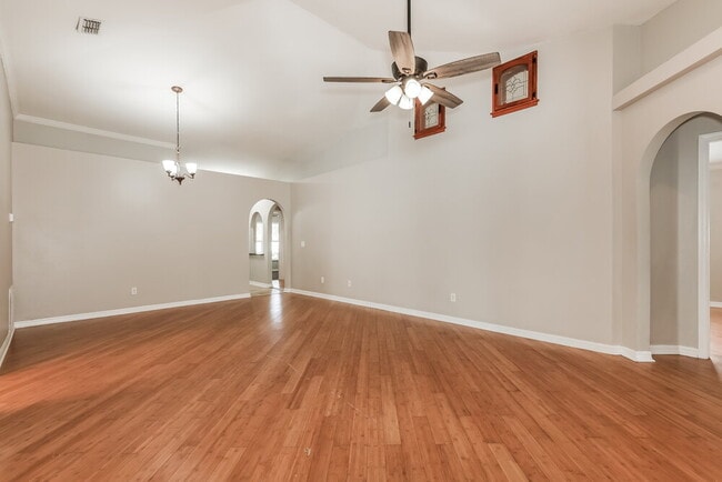 Photo - 25213 Hyde Park Blvd