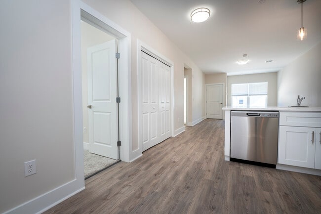 Photo - 410 William St.