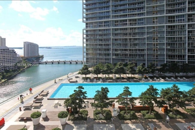 Photo - 485 Brickell Ave Unidad 2006