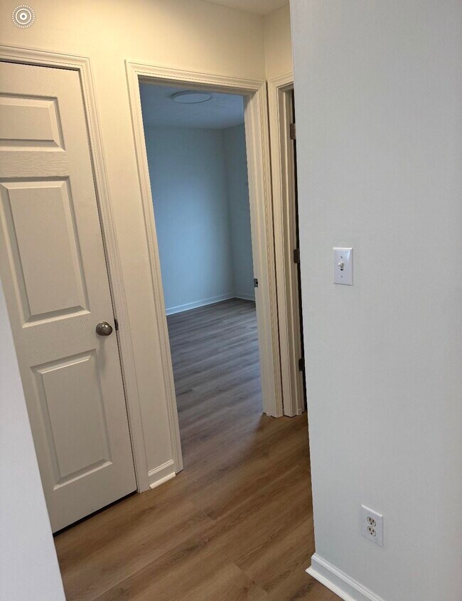 Photo - 301 Young St