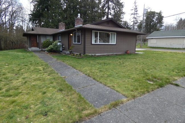 Building Photo - Tastefully Maintained Charmer