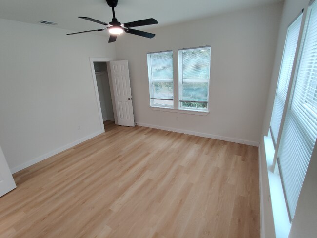 Photo - 326 W Rainey St House