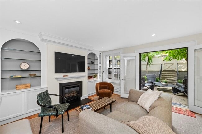Photo - 342 Marlborough St Unit 1