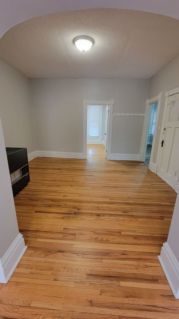 Photo - Spacious 1 bedroom and studio in the heart of Eat Street Unit 1