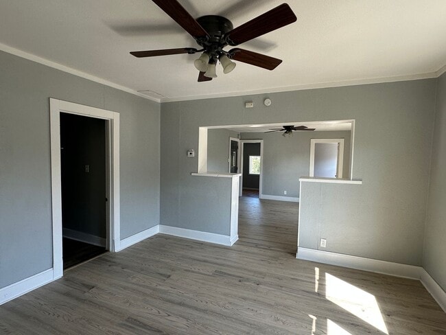 Photo - Iowa St Unit 113  2