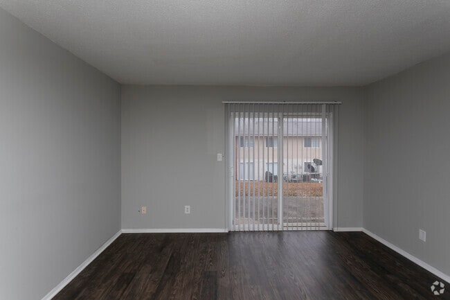 2BR, 1.5BA - Townhouse