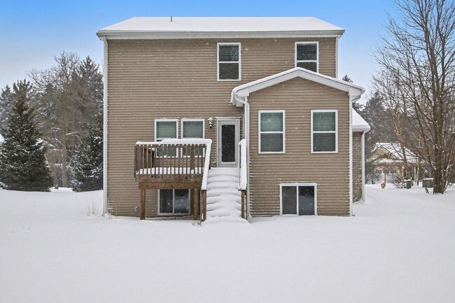 Photo - Outstanding Neighborhood in Saugatuck for Long Term Lease!