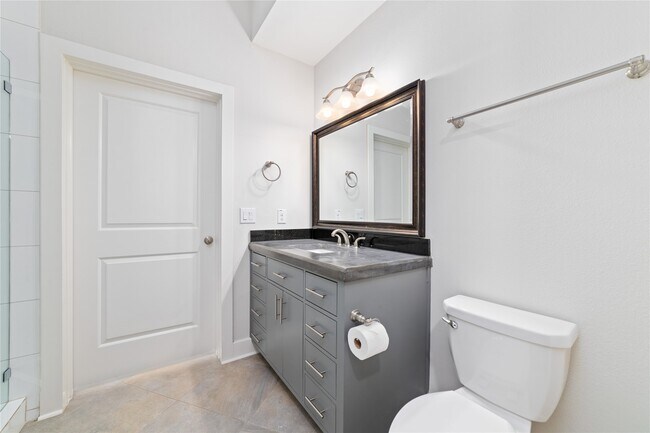 Building Photo - 1011 Studemont St Unit 109