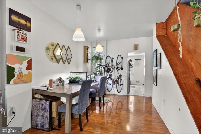 Photo - 2443 Amber St