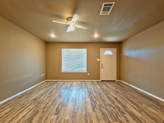 Photo - MOVE-IN SPECIAL: Cozy 3 Bedroom Home Near Downtown