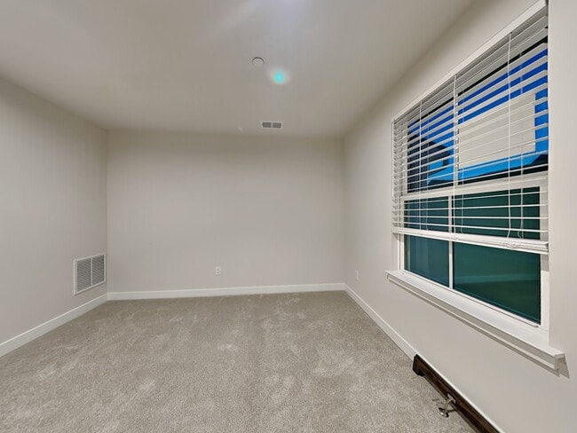Photo - 4806 Spruce Rd