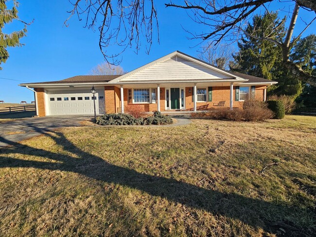 Christiansburg, 3 BR / 2.5 BA, Available A... - Christiansburg, 3 BR / 2.5 BA, Available A... House